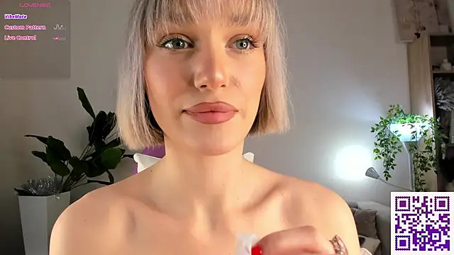 Ice Strawberry online show from 12, 1, 2026