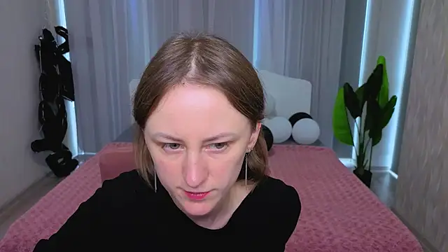 LuluChiiii online show from 10, 11, 2025