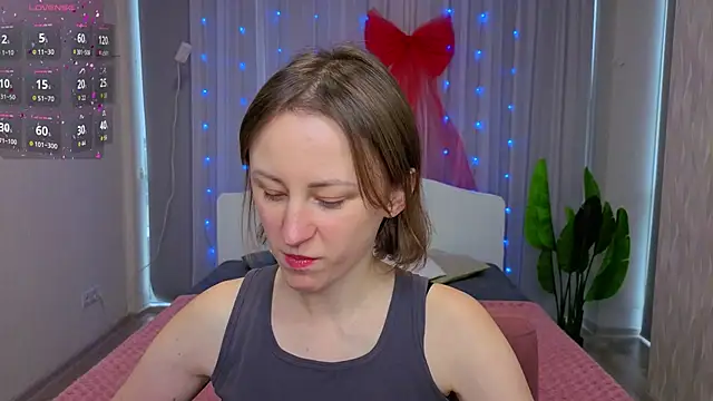 LuluChiiii online show from 14, 12, 2025