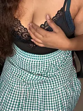 Snapshot of linishal chatting on 2, 10, 2025 linishal online show from 2, 10, 2025