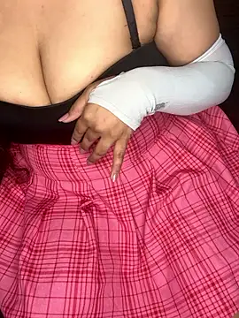 Snapshot of linishal chatting on 8, 11, 2025 linishal online show from 8, 11, 2025