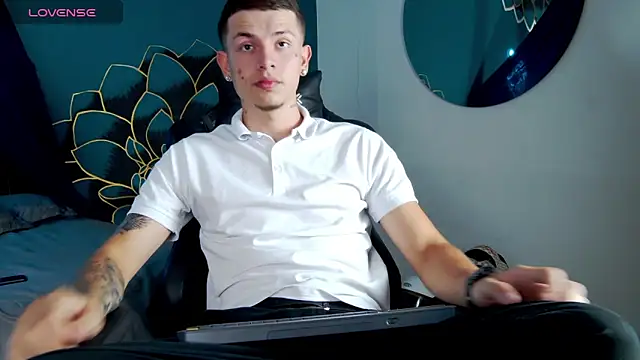 Snapshot of Ryan_Miller chatting on 25, 9, 2025 Ryan Miller online show from 25, 9, 2025