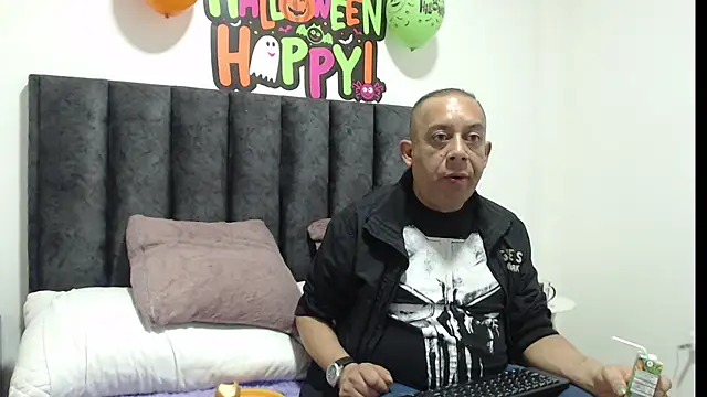 Snapshot of GabrielandAbigail chatting on 31, 10, 2025 GabrielandAbigail online show from 31, 10, 2025