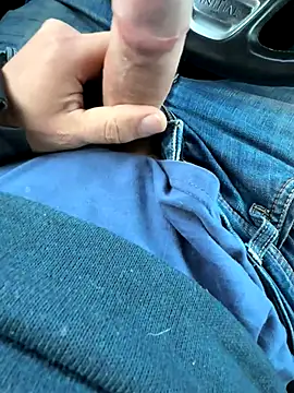 Snapshot of ThomDickenson chatting on 21, 10, 2025 ThomDickenson online show from 21, 10, 2025