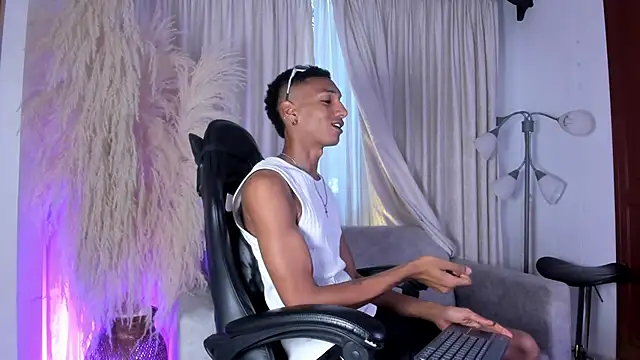 Snapshot of JulienSaint chatting on 20, 6, 2026 JulienSaint online show from 20, 6, 2026