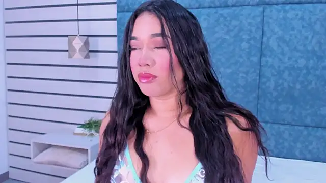 Snapshot of EmilyZahar chatting on 18, 9, 2025 EmilyZahar online show from 18, 9, 2025