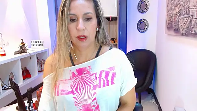 Snapshot of DianaPearls chatting on 11, 7, 2026 DianaPearls online show from 11, 7, 2026