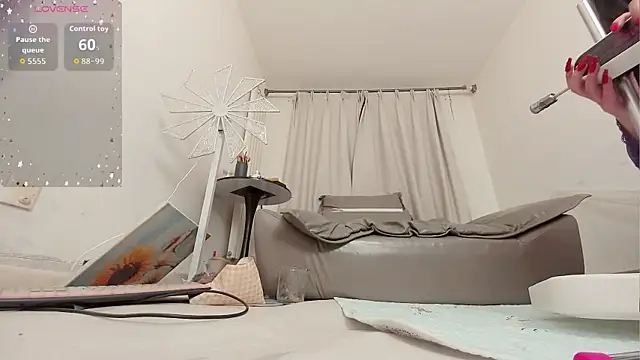 fox-yiyi online show from 12, 11, 2025