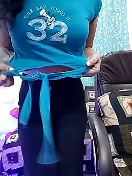 Snapshot of SEEMA_127 chatting on 15, 12, 2025 SEEMA 127 online show from 15, 12, 2025