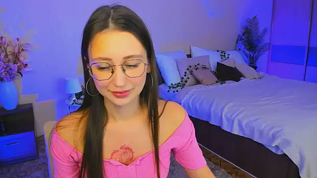 YourLovellyStory online show from 2, 10, 2025