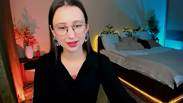 YourLovellyStory online show from 11, 11, 2025