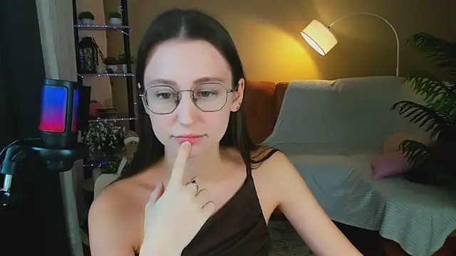 YourLovellyStory online show from 28, 11, 2025