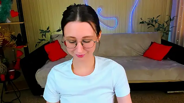 YourLovellyStory online show from 4, 7, 2026