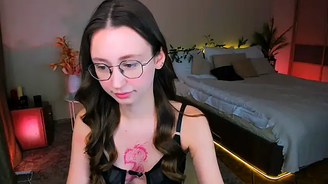 YourLovellyStory online show from 4, 12, 2025