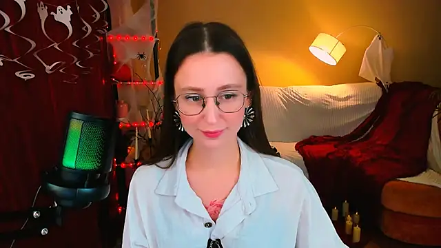 YourLovellyStory online show from 27, 10, 2025