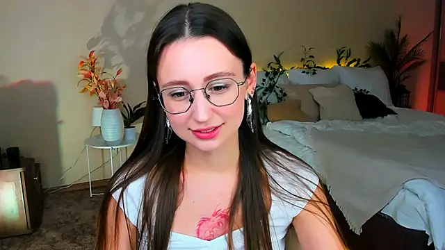 YourLovellyStory online show from 18, 11, 2025