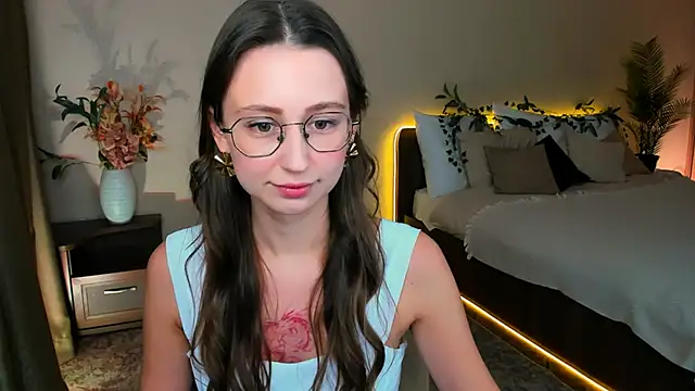 YourLovellyStory online show from 14, 9, 2025