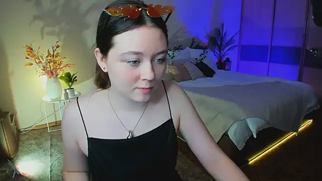 AlluringLookk online show from 13, 11, 2025