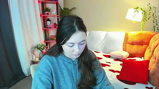 AlluringLookk online show from 14, 4, 2026