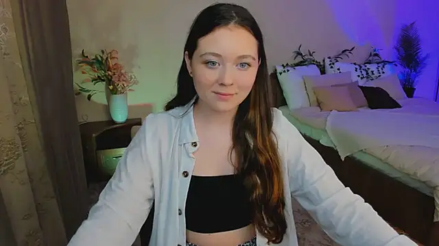 AlluringLookk online show from 8, 9, 2025