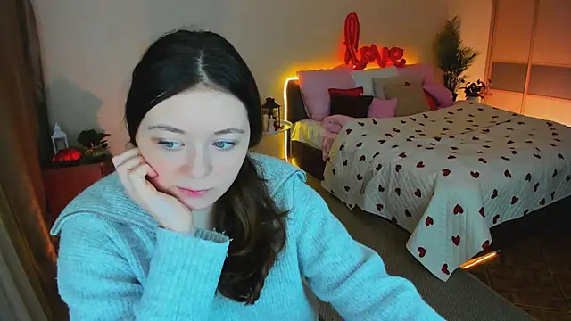 AlluringLookk online show from 15, 2, 2026