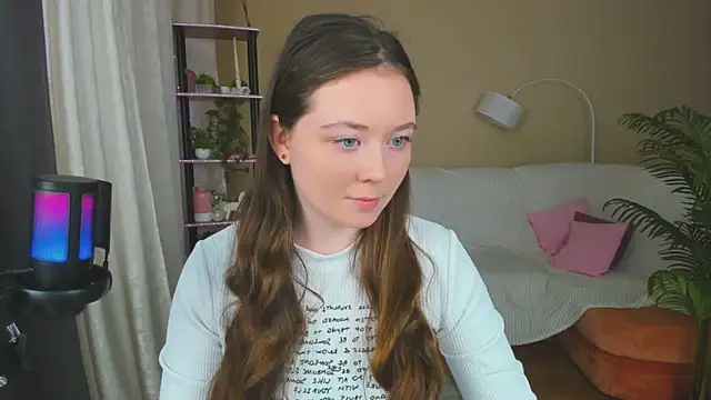 AlluringLookk online show from 19, 9, 2025