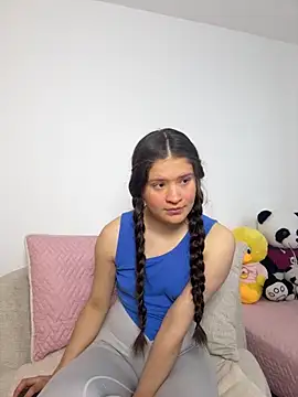 Emilyybennet  online show from 8, 10, 2025