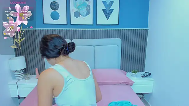 Ivy petit online show from 20, 12, 2025