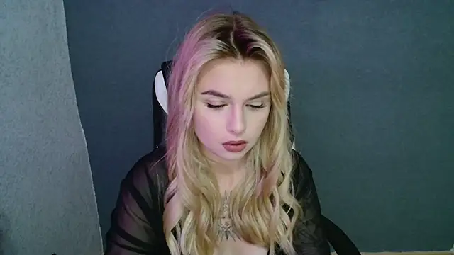 AngelicaHollywood online show from 8, 9, 2025