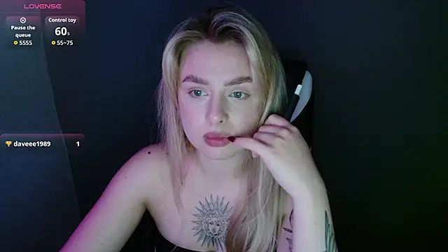 AngelicaHollywood online show from 4, 10, 2025