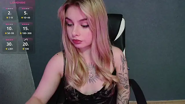 AngelicaHollywood online show from 1, 10, 2025