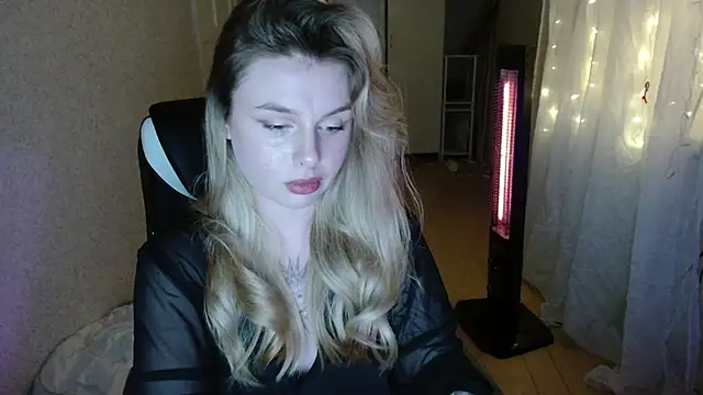 AngelicaHollywood online show from 4, 12, 2025