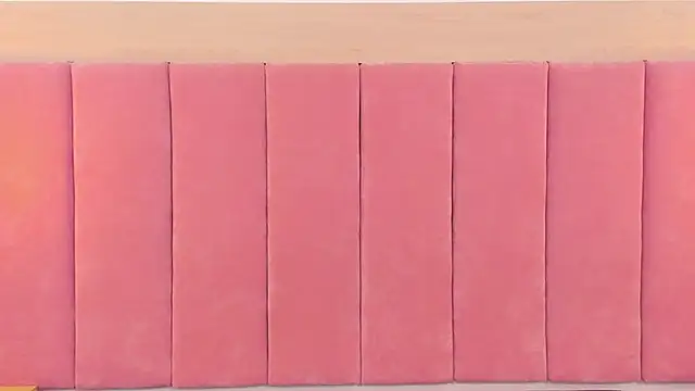 Snapshot of Emilia_Bons chatting on 4, 10, 2025 Emilia Bons online show from 4, 10, 2025