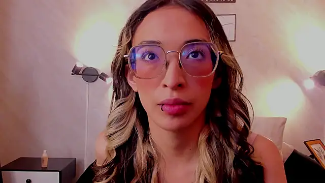 Snapshot of Emilia_Bons chatting on 4, 11, 2025 Emilia Bons online show from 4, 11, 2025