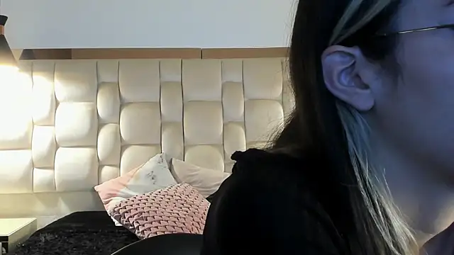 Snapshot of Emilia_Bons chatting on 30, 9, 2025 Emilia Bons online show from 30, 9, 2025