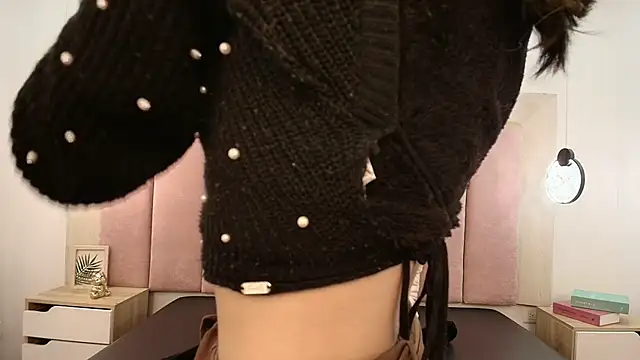 Snapshot of Emilia_Bons chatting on 9, 9, 2025 Emilia Bons online show from 9, 9, 2025