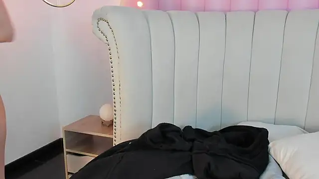 Emilia Bons online show from 5, 2, 2026