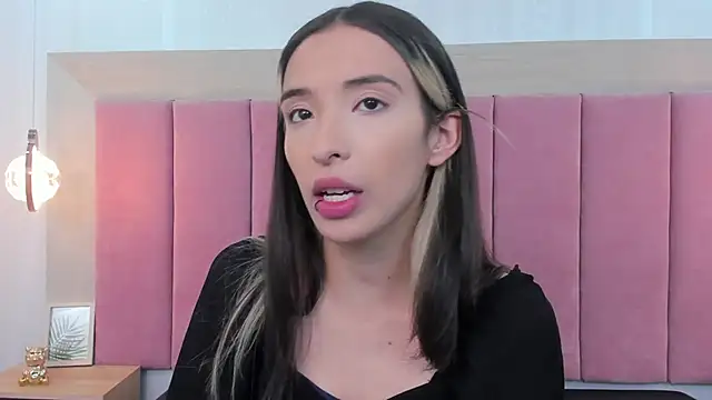 Snapshot of Emilia_Bons chatting on 1, 10, 2025 Emilia Bons online show from 1, 10, 2025