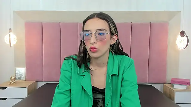 Snapshot of Emilia_Bons chatting on 3, 10, 2025 Emilia Bons online show from 3, 10, 2025