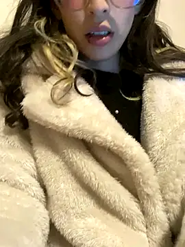 Snapshot of Emilia_Bons chatting on 17, 10, 2025 Emilia Bons online show from 17, 10, 2025