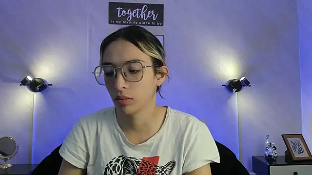 Snapshot of Emilia_Bons chatting on 18, 9, 2025 Emilia Bons online show from 18, 9, 2025