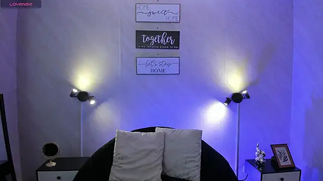 Snapshot of Emilia_Bons chatting on 6, 10, 2025 Emilia Bons online show from 6, 10, 2025