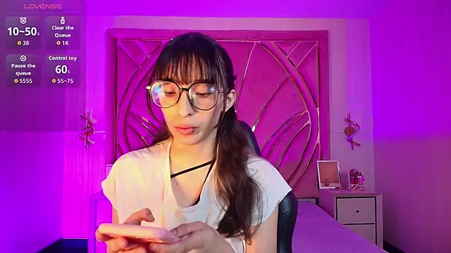 Emilia Bons online show from 10, 3, 2026