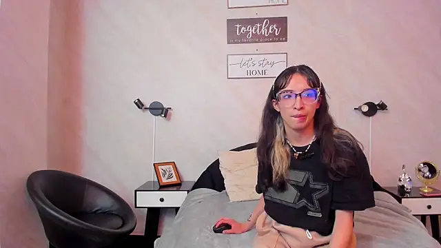 Emilia Bons online show from 8, 4, 2026