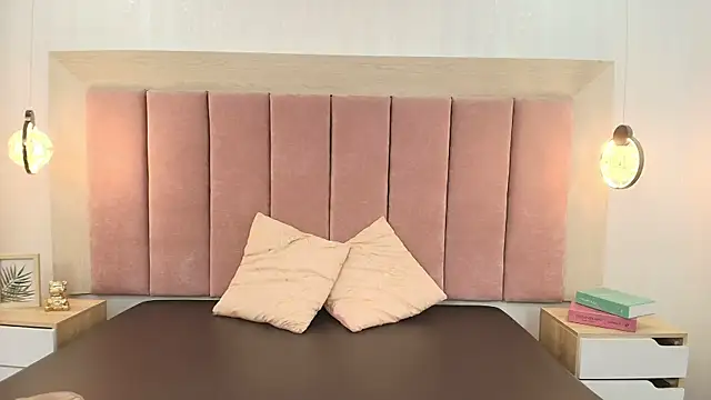 Snapshot of Emilia_Bons chatting on 15, 9, 2025 Emilia Bons online show from 15, 9, 2025