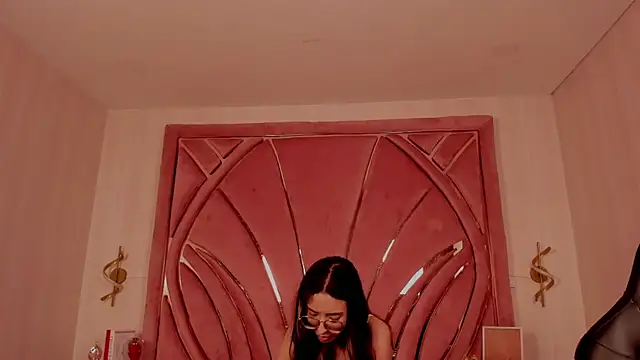 Snapshot of Emilia_Bons chatting on 7, 11, 2025 Emilia Bons online show from 7, 11, 2025