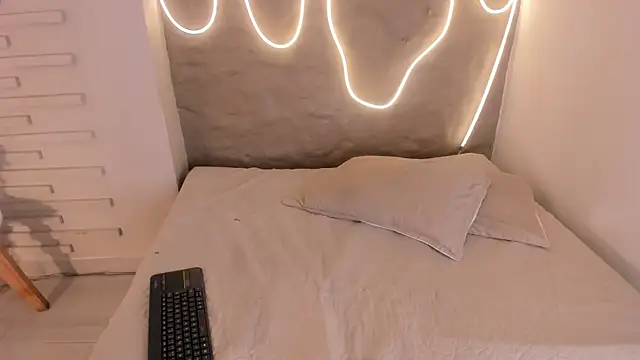 Snapshot of HannahToons chatting on 14, 4, 2026 HannahToons online show from 14, 4, 2026