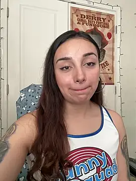 Snapshot of CharmingMaddie chatting on 17, 4, 2026 CharmingMaddie online show from 17, 4, 2026