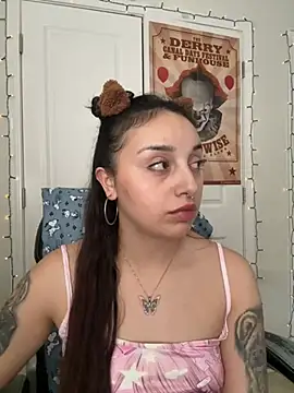 Snapshot of CharmingMaddie chatting on 18, 4, 2026 CharmingMaddie online show from 18, 4, 2026