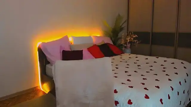 ChristinaConteeree online show from 8, 4, 2026